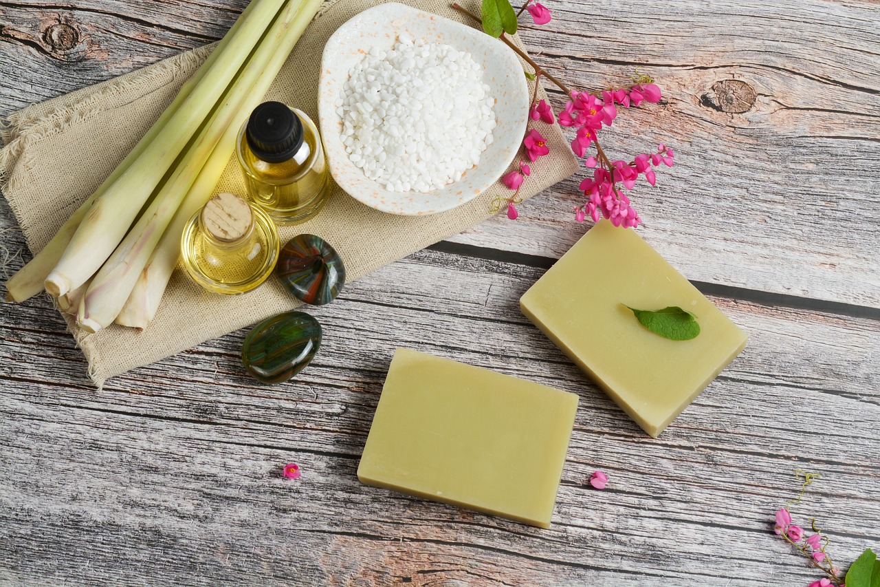 Melissa Oil vs Lemongrass and Citronella: Telling Real Lemon Balm from Look-Alikes